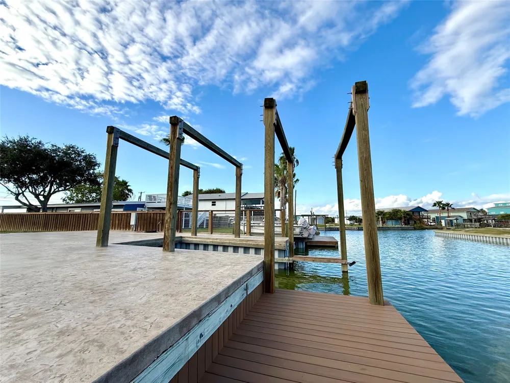 127 Copano Cove Road Rockport, TX 78382