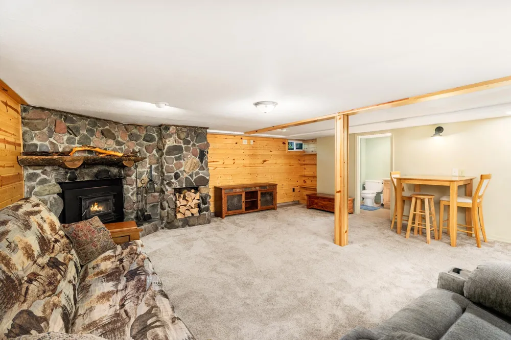 5506 W Arrowhead Road Hermantown, MN 55811