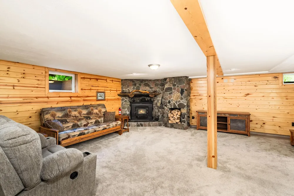 5506 W Arrowhead Road Hermantown, MN 55811