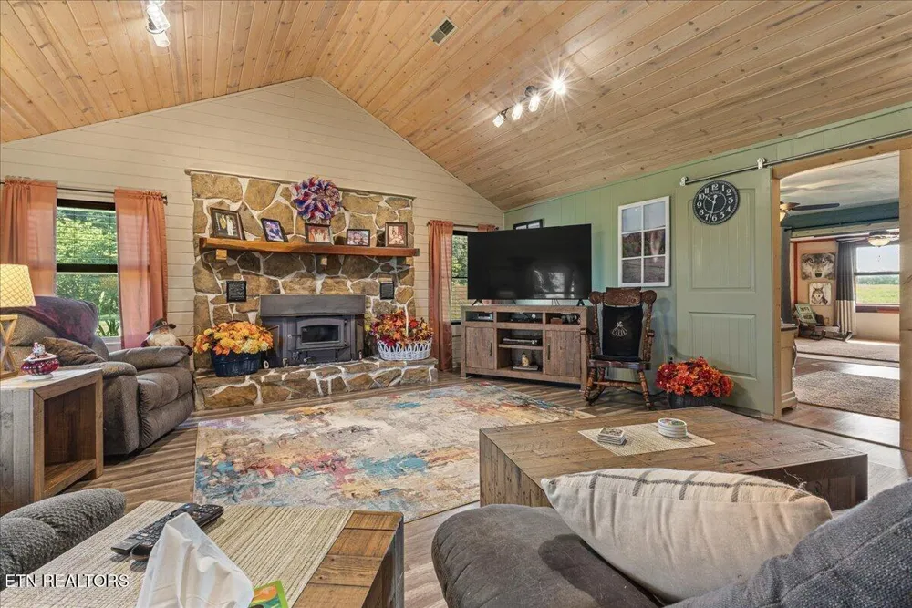 910 Reagan Valley Road Tellico Plains, TN 37385
