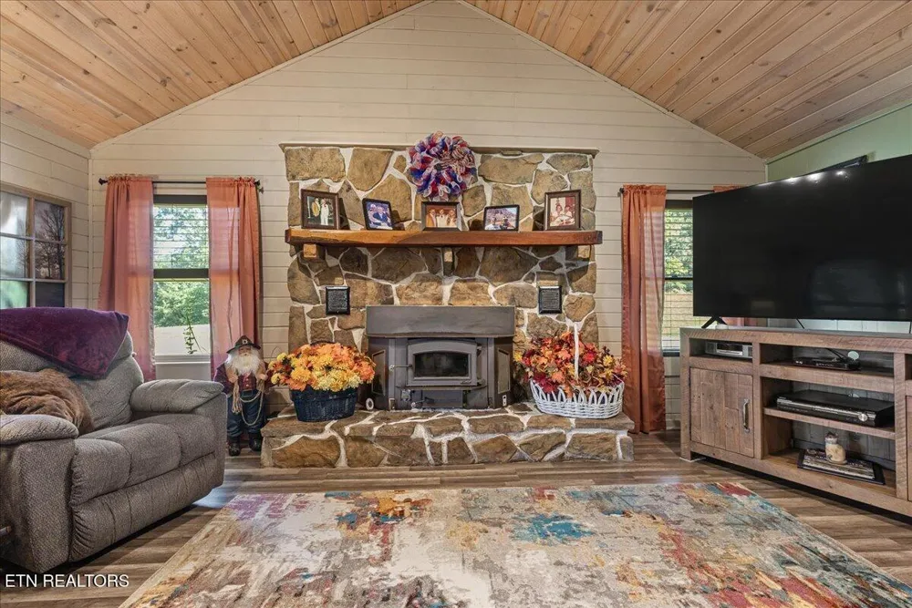 910 Reagan Valley Road Tellico Plains, TN 37385