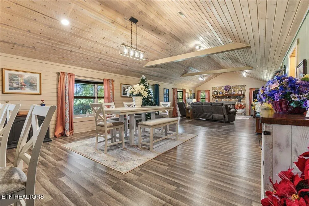 910 Reagan Valley Road Tellico Plains, TN 37385