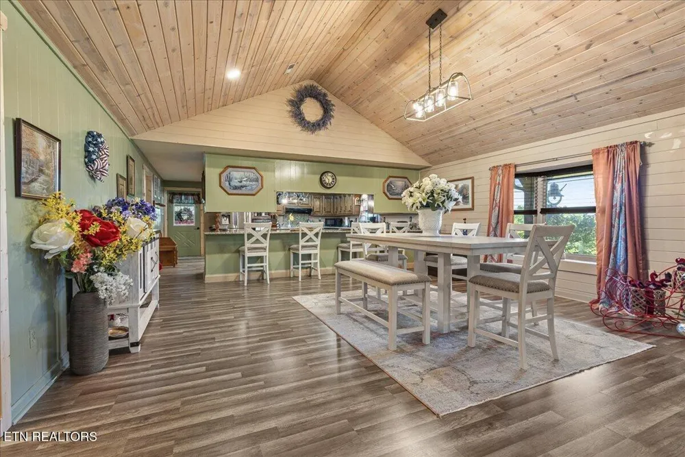 910 Reagan Valley Road Tellico Plains, TN 37385