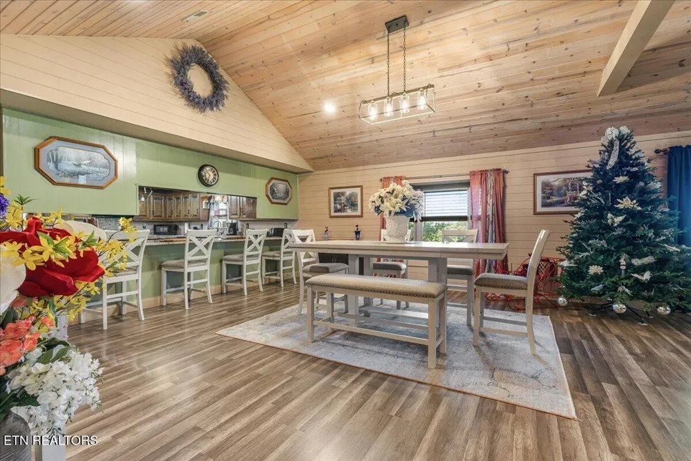 910 Reagan Valley Road Tellico Plains, TN 37385
