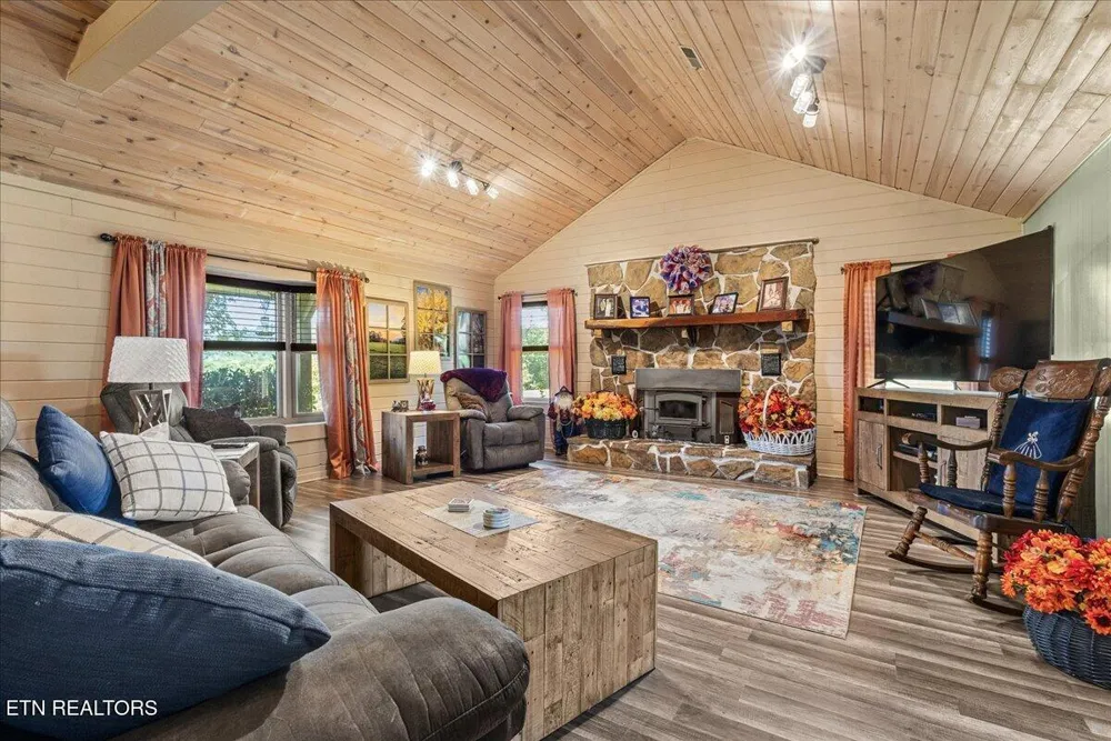 910 Reagan Valley Road Tellico Plains, TN 37385
