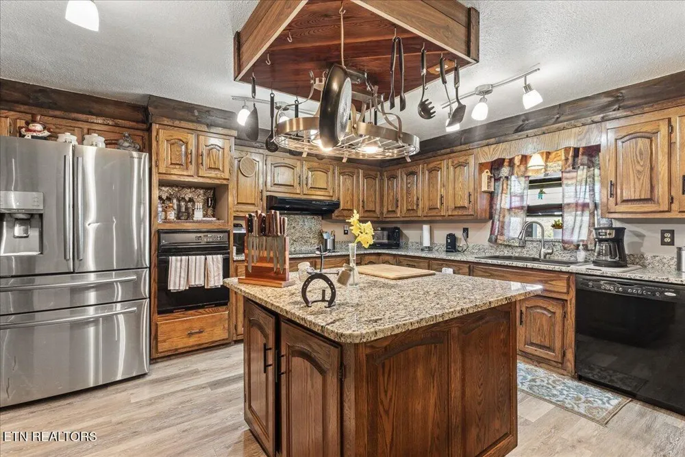 910 Reagan Valley Road Tellico Plains, TN 37385