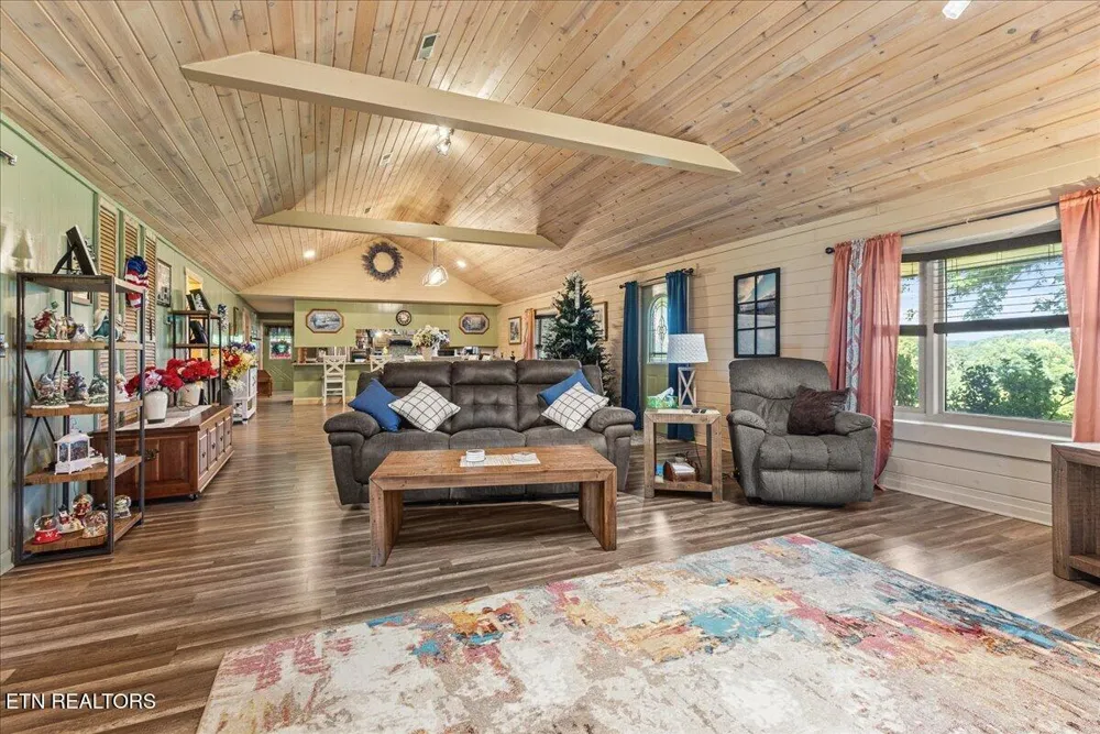 910 Reagan Valley Road Tellico Plains, TN 37385