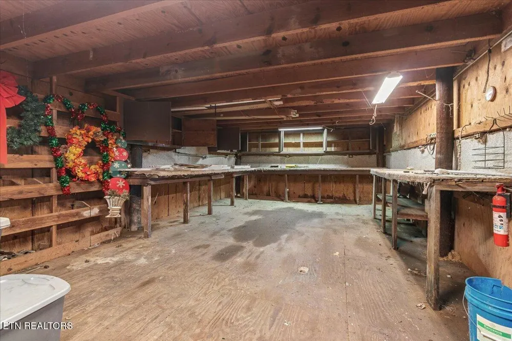 910 Reagan Valley Road Tellico Plains, TN 37385