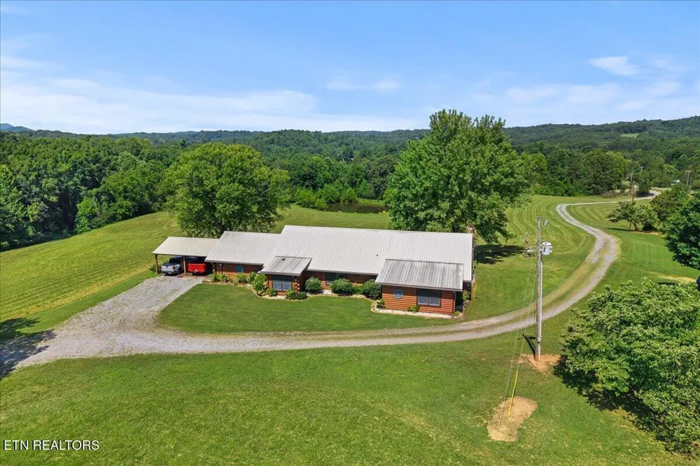 910 Reagan Valley Road Tellico Plains, TN 37385