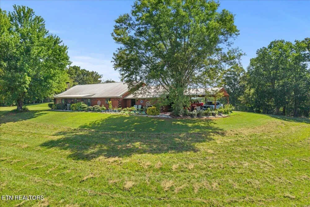 910 Reagan Valley Road Tellico Plains, TN 37385