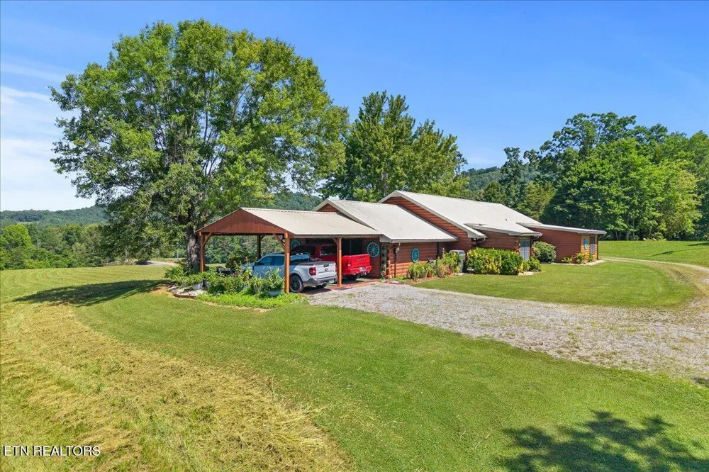 910 Reagan Valley Road Tellico Plains, TN 37385