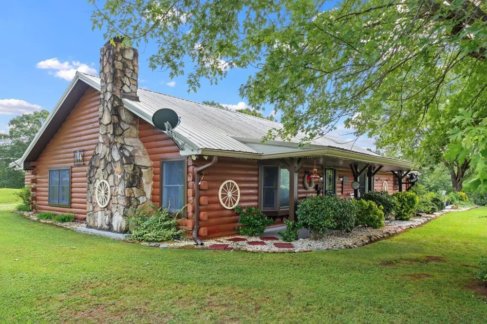 910 Reagan Valley Road Tellico Plains, TN 37385