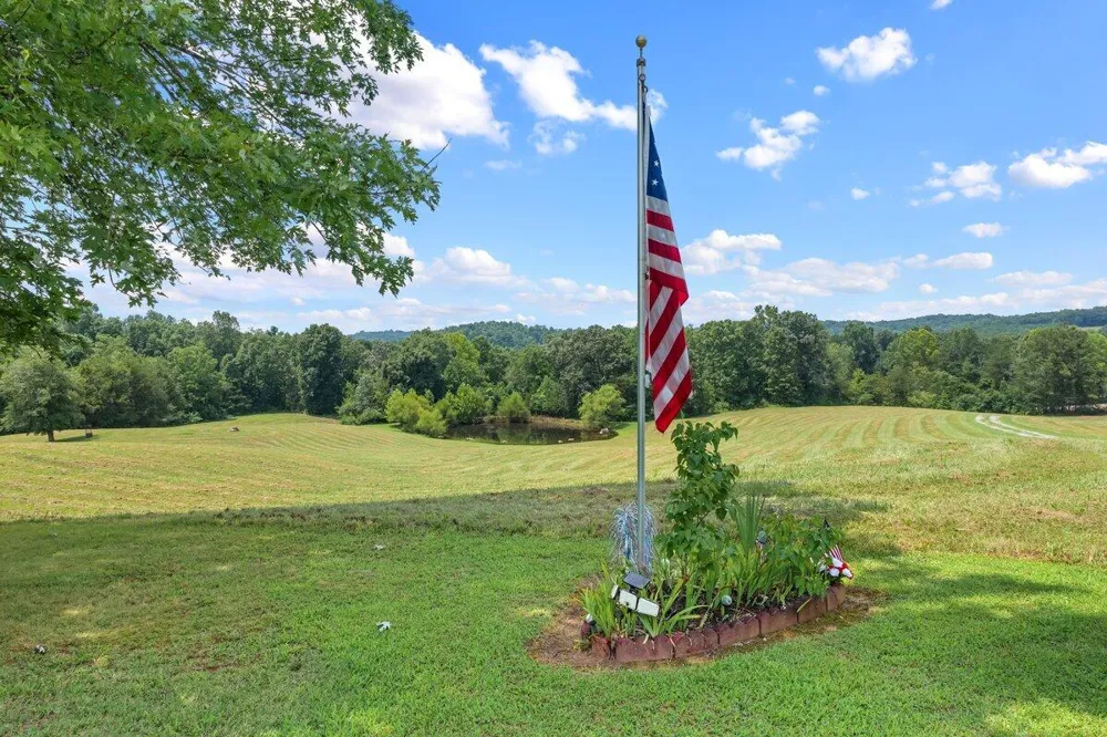 910 Reagan Valley Road Tellico Plains, TN 37385
