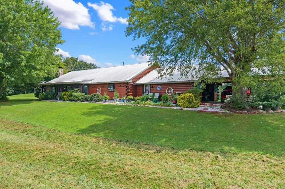 910 Reagan Valley Road Tellico Plains, TN 37385