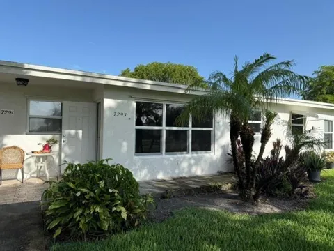 7293 W Oakridge Circle