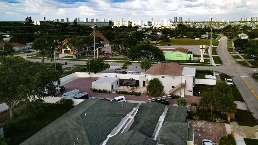 305 Cypress Drive #1 Lake Park, FL 33403
