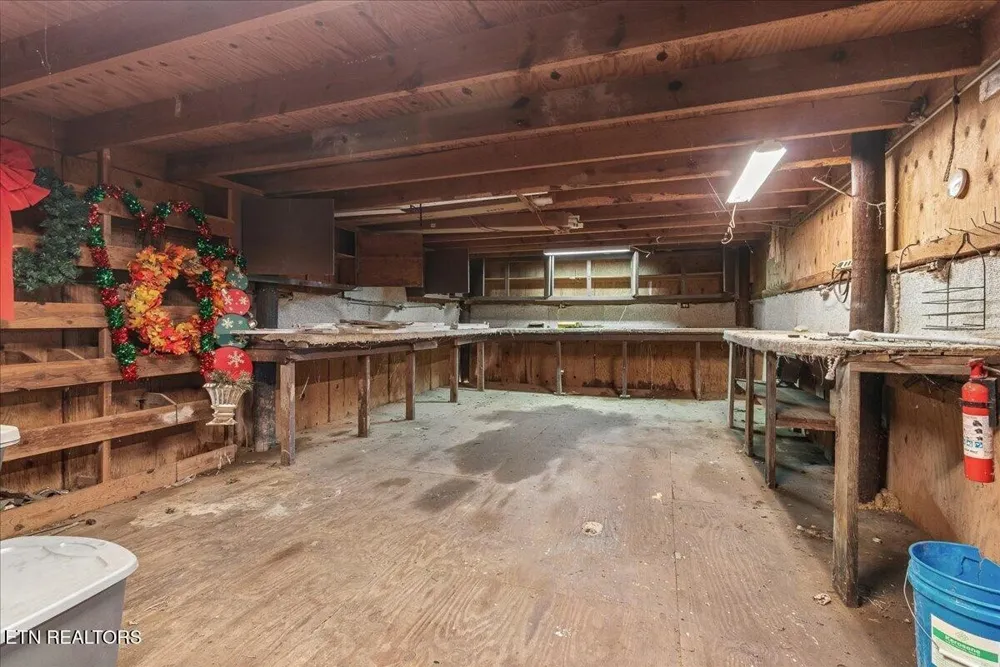 910 Reagan Valley Road Tellico Plains, TN 37385