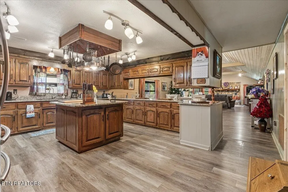 910 Reagan Valley Road Tellico Plains, TN 37385