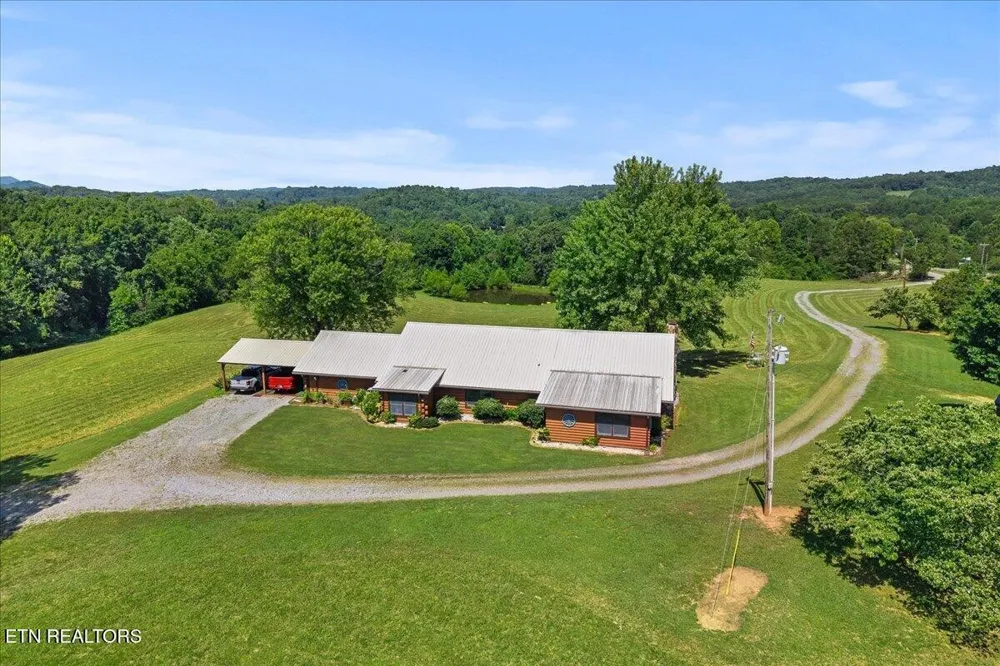 910 Reagan Valley Road Tellico Plains, TN 37385