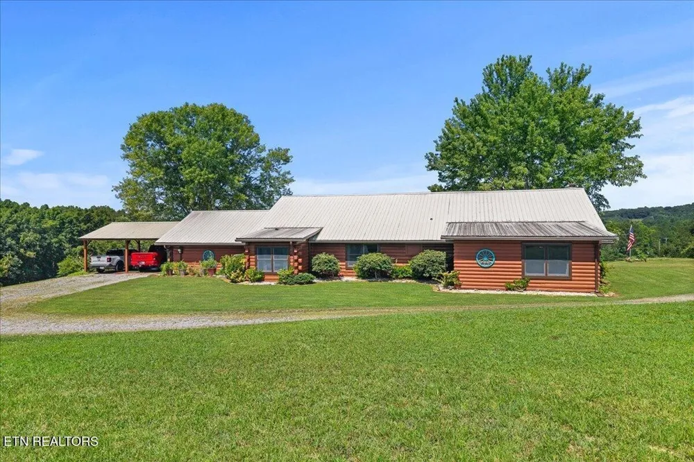 910 Reagan Valley Road Tellico Plains, TN 37385
