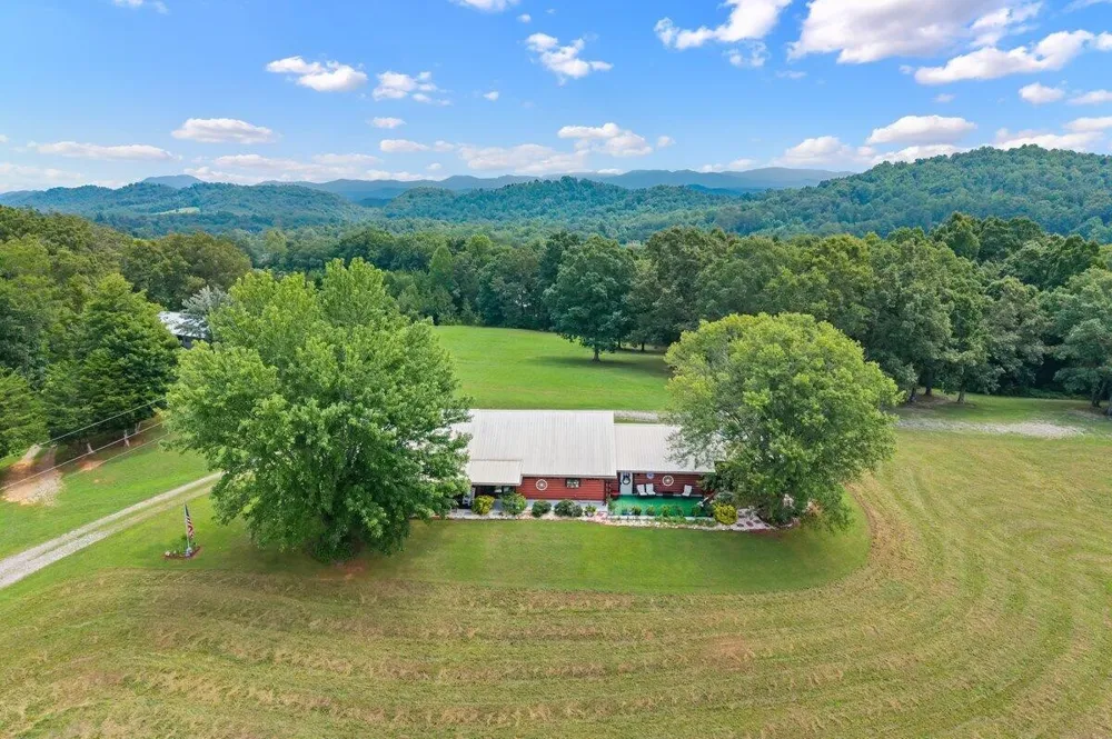 910 Reagan Valley Road Tellico Plains, TN 37385