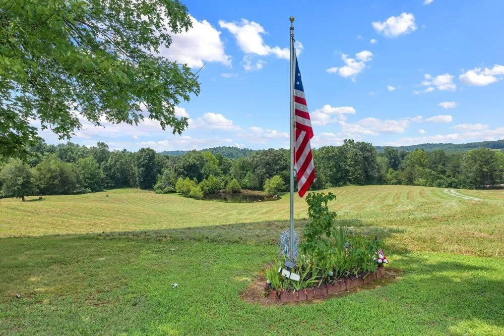 910 Reagan Valley Road Tellico Plains, TN 37385