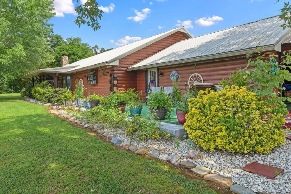 910 Reagan Valley Road Tellico Plains, TN 37385