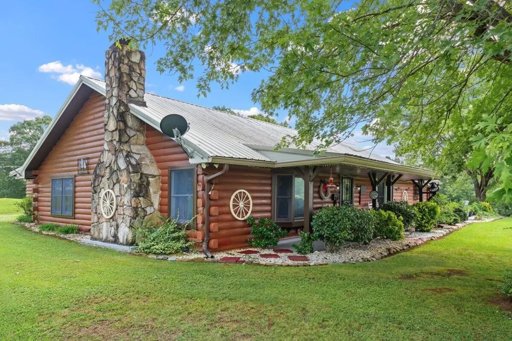 910 Reagan Valley Road Tellico Plains, TN 37385