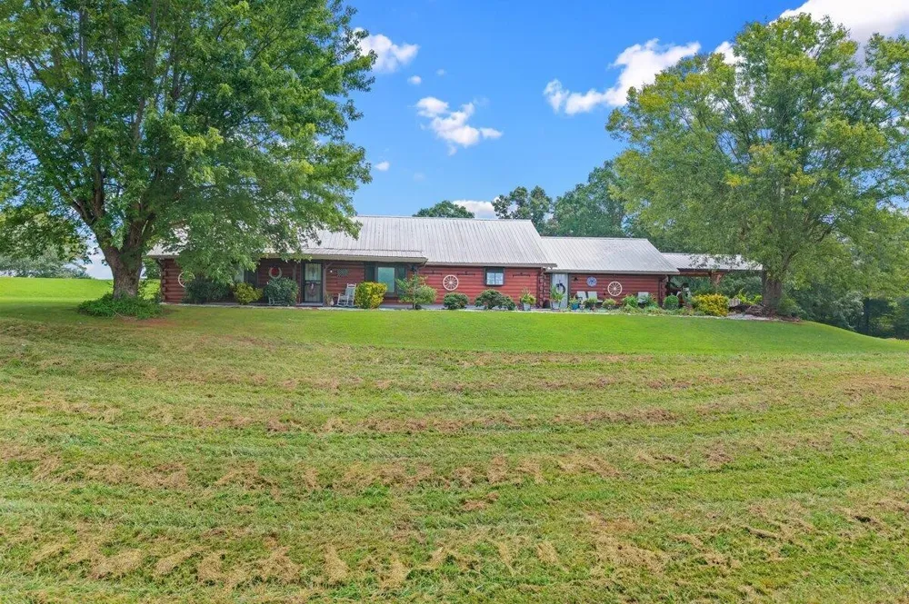 910 Reagan Valley Road Tellico Plains, TN 37385