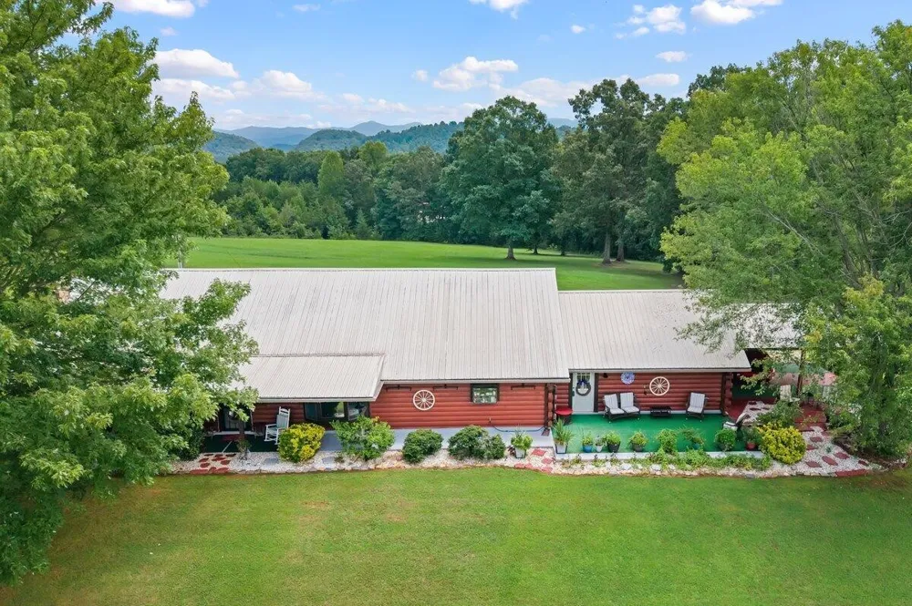 910 Reagan Valley Road Tellico Plains, TN 37385