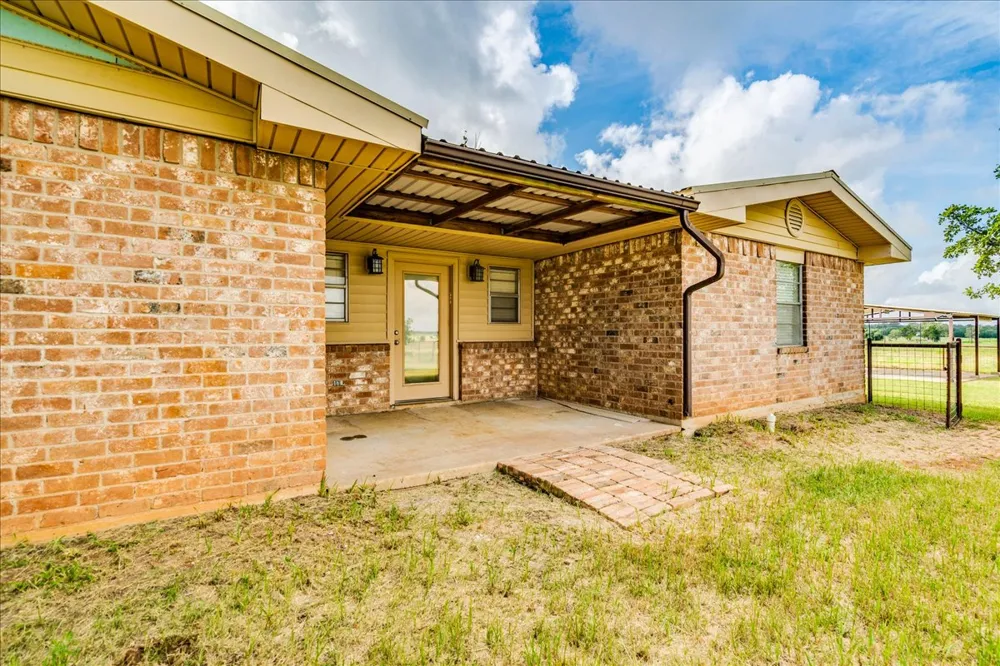 595 Cardinal Road Rosanky, TX 78953