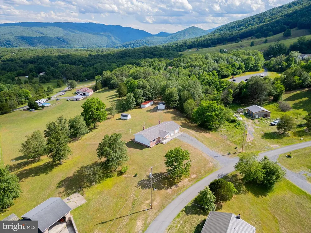 162 STRATUS DRIVE Cabins, WV 26855