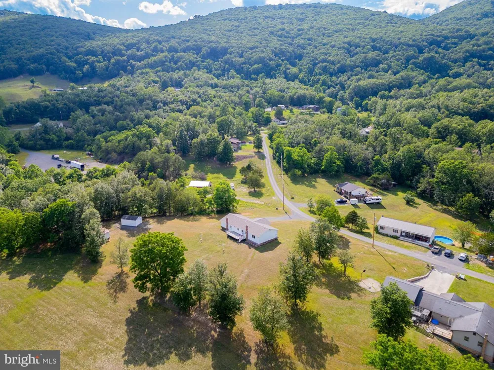 162 STRATUS DRIVE Cabins, WV 26855