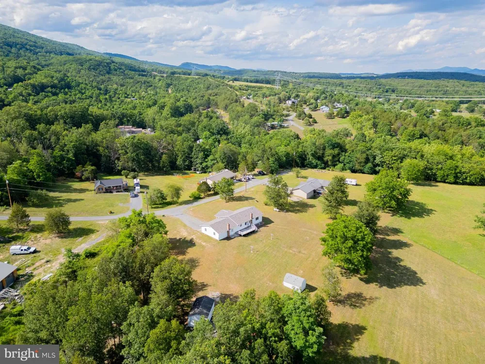 162 STRATUS DRIVE Cabins, WV 26855