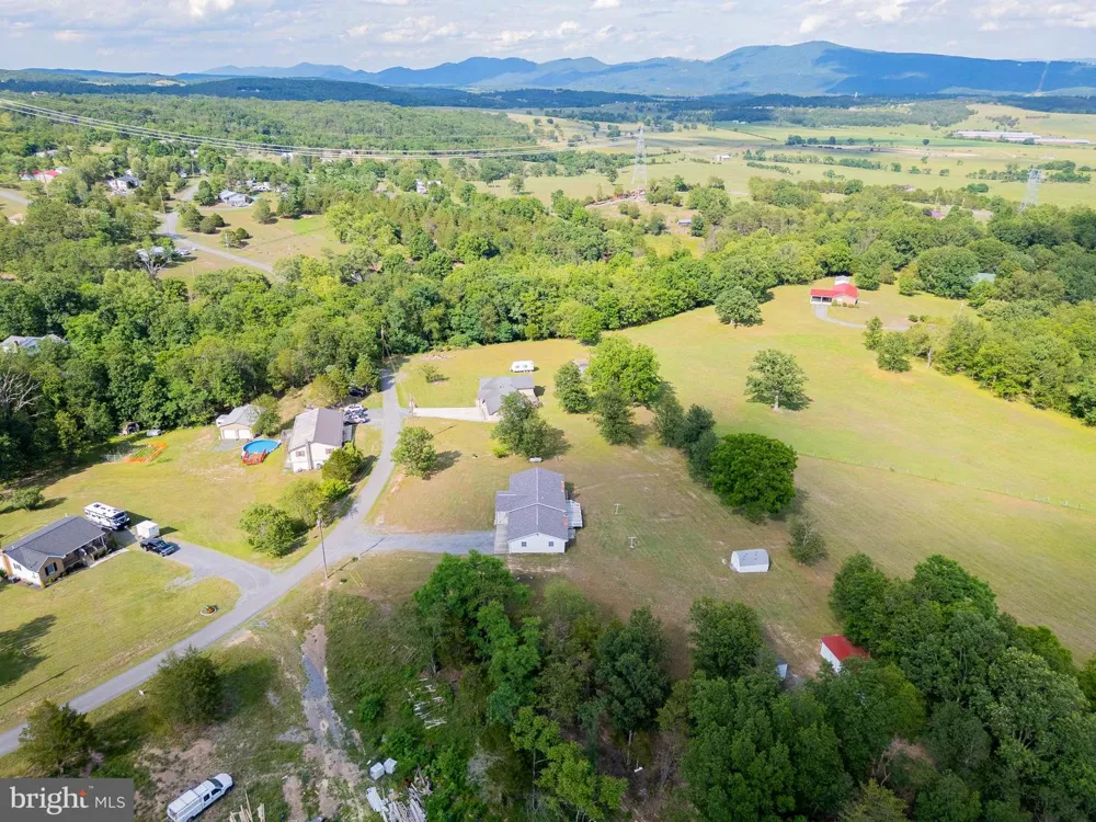 162 STRATUS DRIVE Cabins, WV 26855