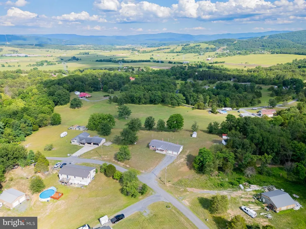 162 STRATUS DRIVE Cabins, WV 26855
