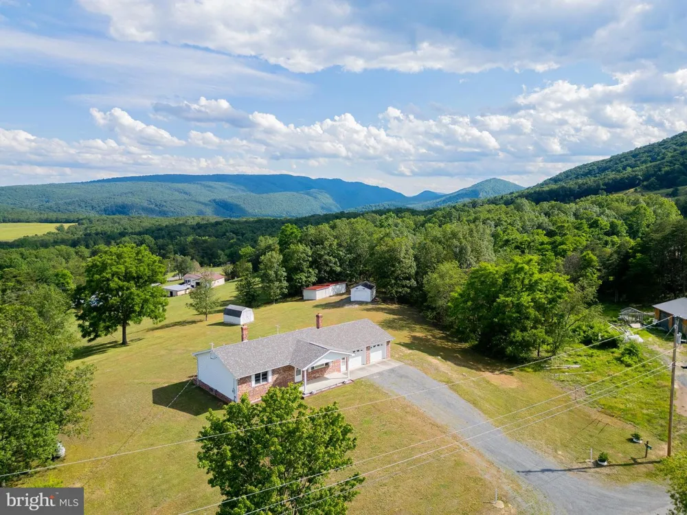 162 STRATUS DRIVE Cabins, WV 26855