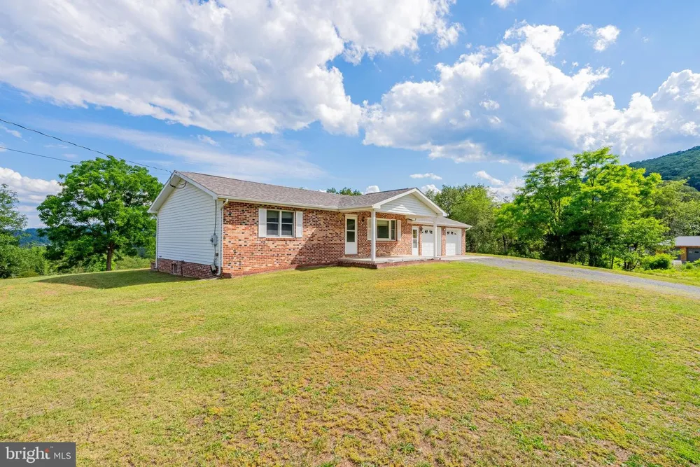 162 STRATUS DRIVE Cabins, WV 26855