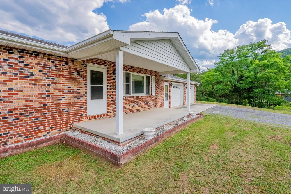 162 STRATUS DRIVE Cabins, WV 26855