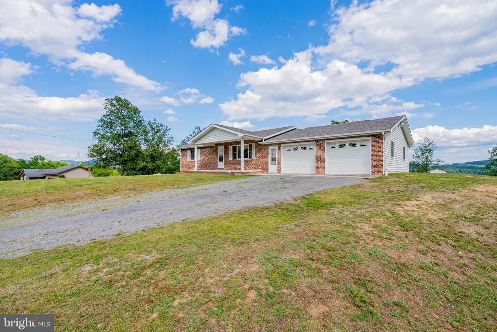 162 STRATUS DRIVE Cabins, WV 26855