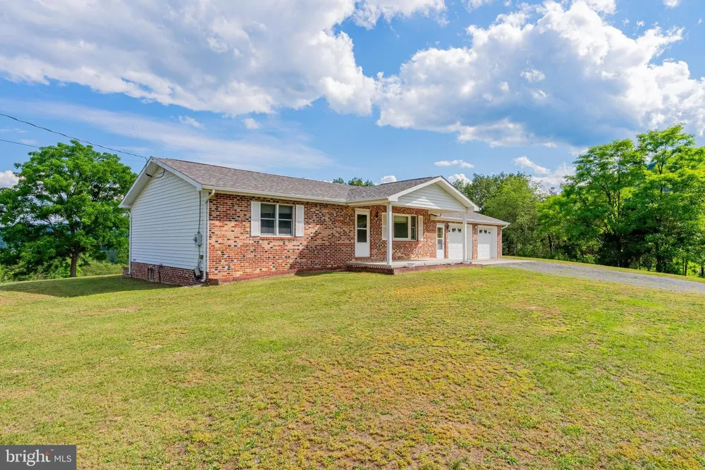 162 STRATUS DRIVE Cabins, WV 26855