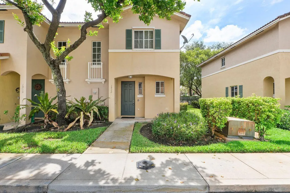1912 SW 60th Avenue North Lauderdale, FL 33068