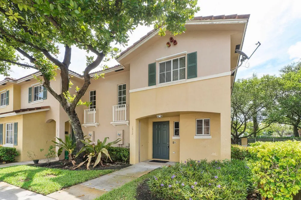 1912 SW 60th Avenue North Lauderdale, FL 33068