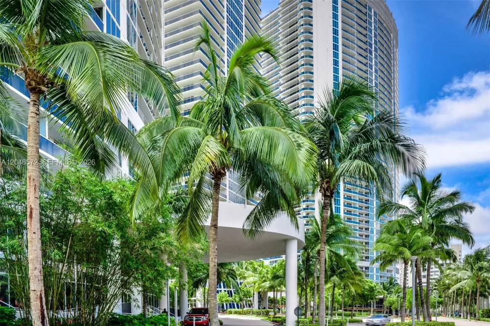 1800 S Ocean Dr #2203 Hallandale Beach, FL 33009