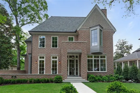 27 Maddox Drive NE