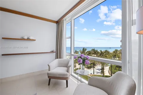 6801 Collins Ave #516