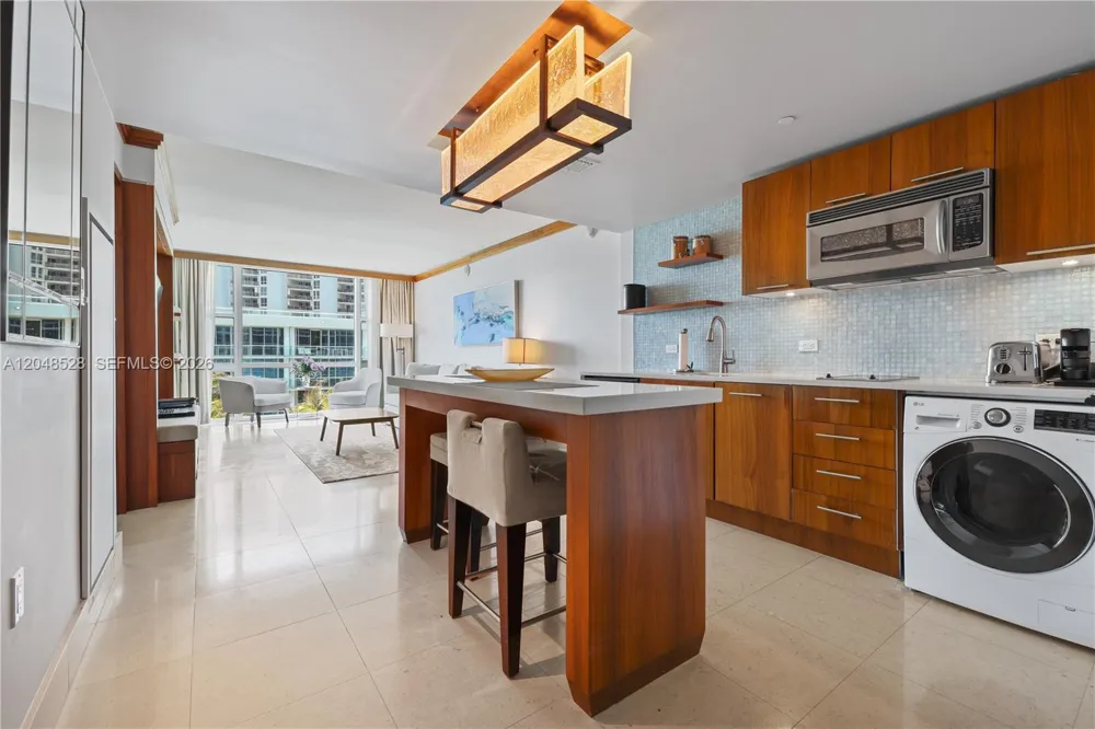 6801 Collins Ave #516 Miami Beach, FL 33141