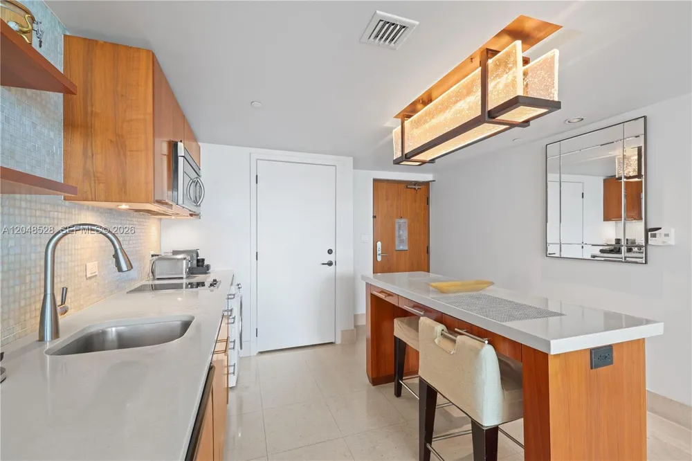 6801 Collins Ave #516 Miami Beach, FL 33141