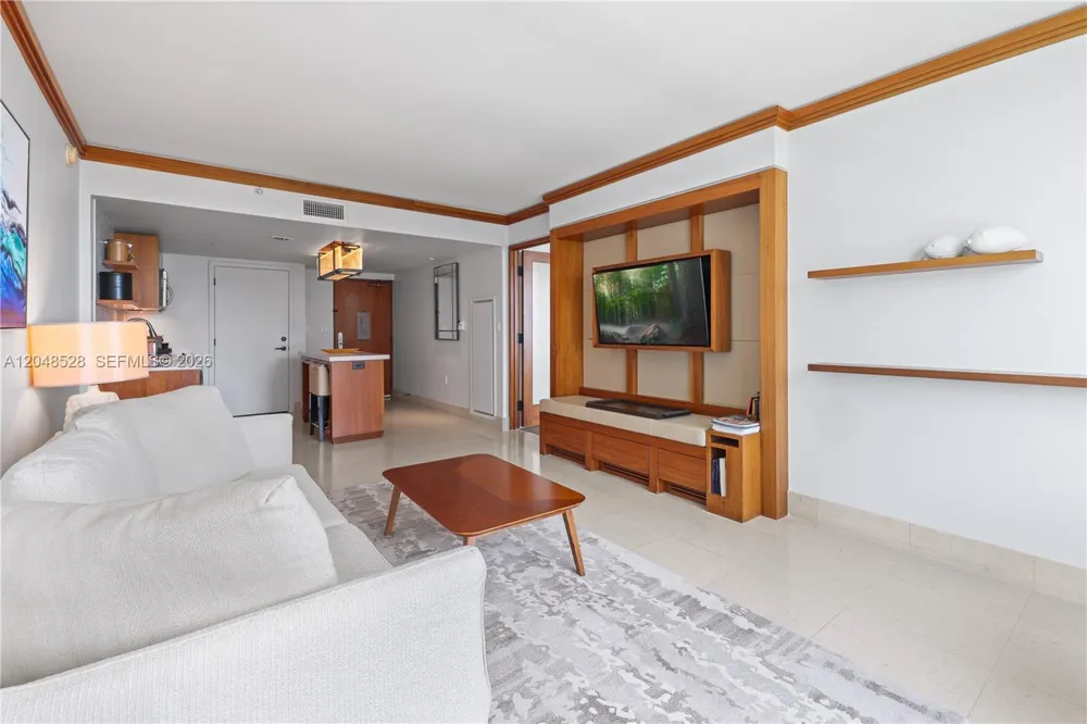 6801 Collins Ave #516 Miami Beach, FL 33141