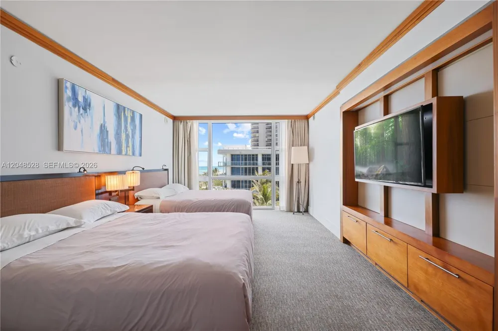 6801 Collins Ave #516 Miami Beach, FL 33141